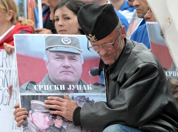 Serbian+Nazi+Sympathizer+Holds+Photos+of+General+Ratko+Mladic.jpg