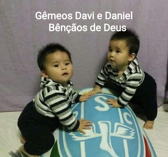 Davi e Daniel Gêmeos Univitelinos