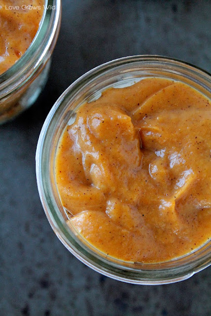 Salted Caramel Pumpkin Parfaits - Delicious pumpkin pudding, gingersnaps, and homemade salted caramel sauce all layered in a jar!