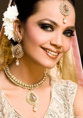 amina-sheikh-bridal-makeover-for-huma-ali-01.jpg