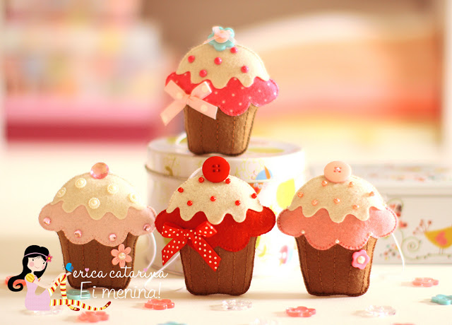 Cupcakes de feltro com passo a passo e moldes Cupcakes+de+feltro