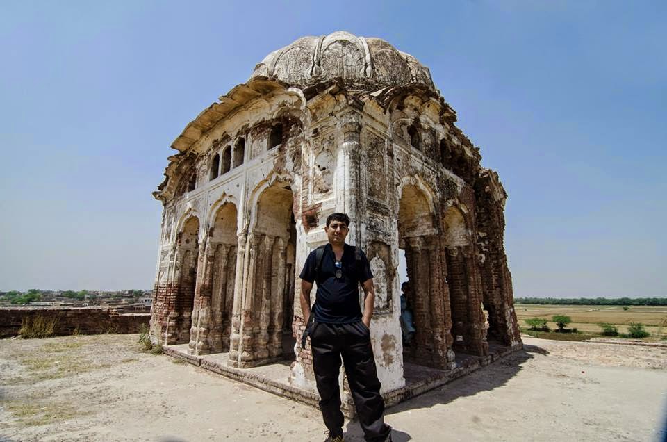 Image result for old gurdwara in pakistan