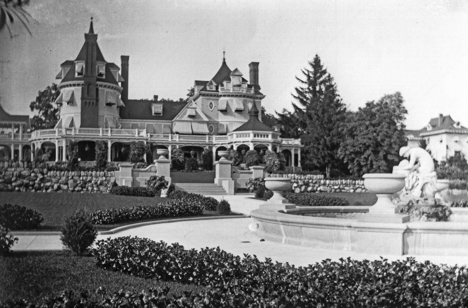 BIG OLD HOUSES A Short of History of Millbrook (Part I of 2)