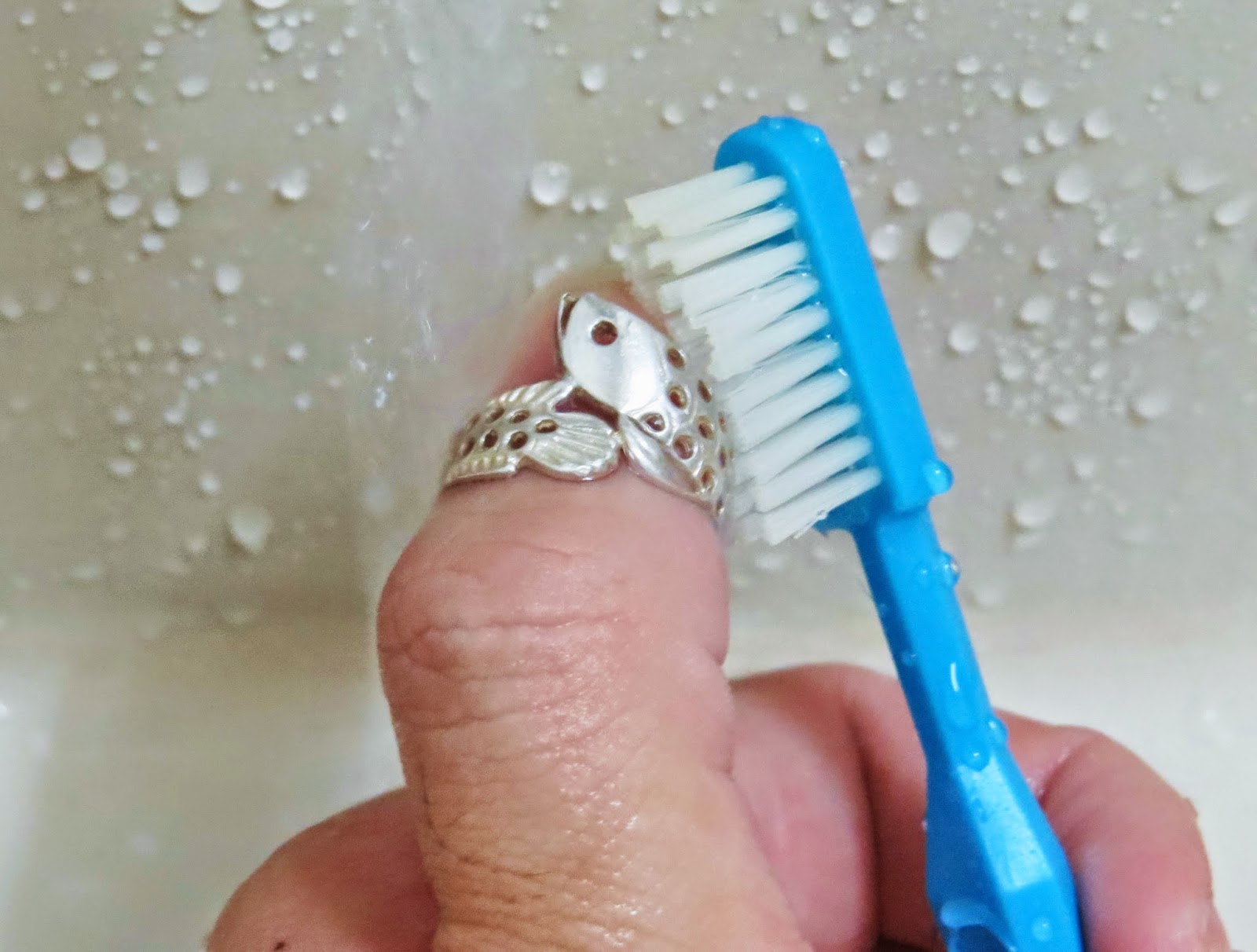 A Step By Step Guide On How To Clean Sterling Silver With Toothpaste