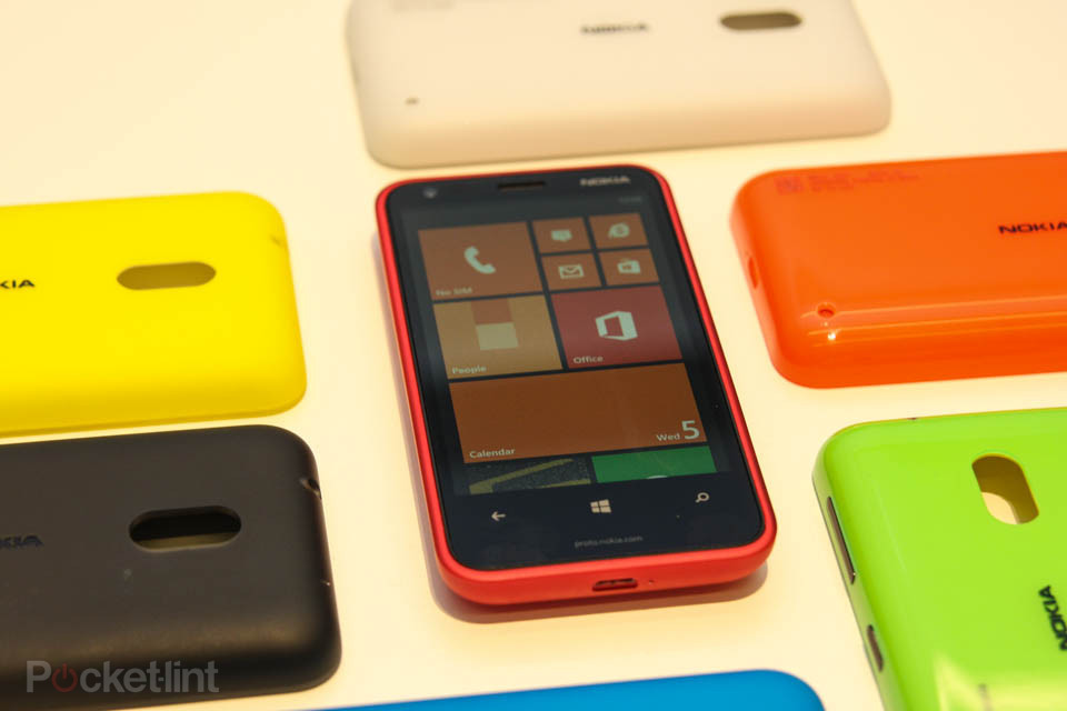 nokia-lumia-620-pictures-preview-0.jpg