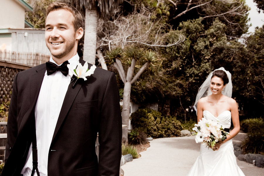 Unique wedding ideas: Wedding Photography Shots for Bride and Groom