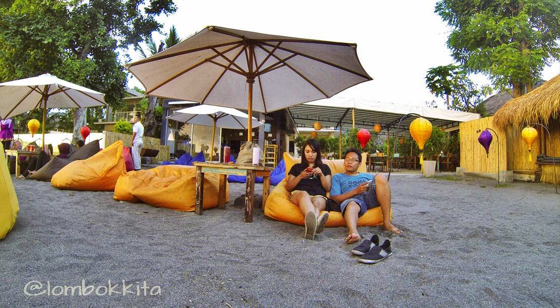 Chillin at La Chill Bar Senggigi JALAN JALAN MAKAN MAKAN