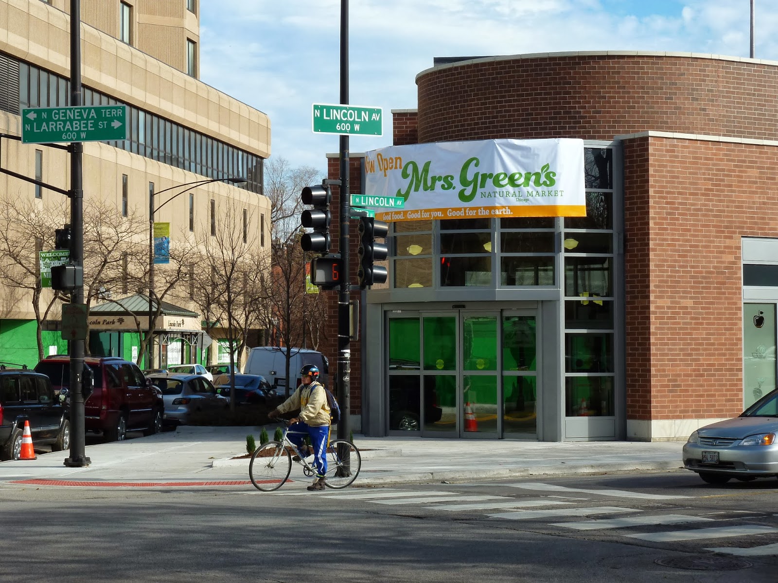 The Chicago Real Estate Local Mrs. Green's Natural Market comes to Lincoln Park, ster Square
