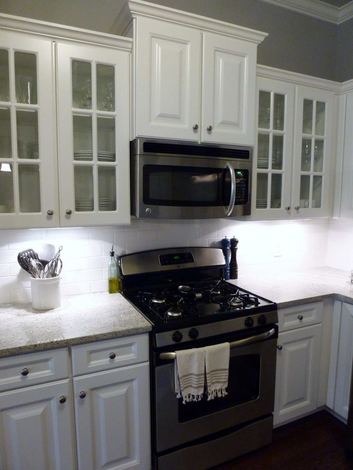 DSC00243.JPG 1,200×1,600 pixels | Black appliances kitchen, Kitchen
