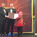 Walikota Surabaya menerima penghargaan Internasional “Innovative City of the Future”