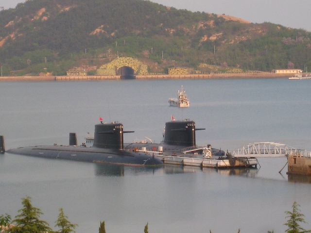 http://3.bp.blogspot.com/-pzYfmICQ2pk/Tex1jBRhHsI/AAAAAAAABdE/sBRcyQUI6iU/s1600/Han-class+Type+091+submarine+People%2527s+Liberation+Army+Navy+nuclear-powered+submarine+%2528SSN%2529+%2528194836961%2529+china+401+402%252C+403%252C+404%252C+and+405+ChangZheng+double-hull+c+YJ-82+anti-ship+missile+torpedoes+pressurised+water+reactor+%2528PW.jpg