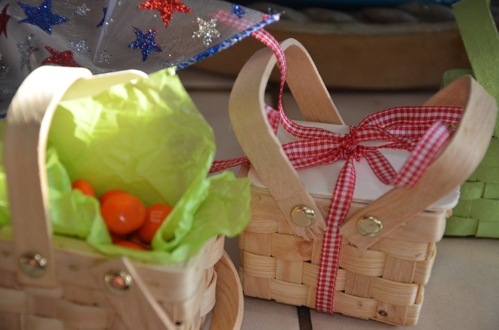 Beaucoup Mini Woven Picnic Baskets!!