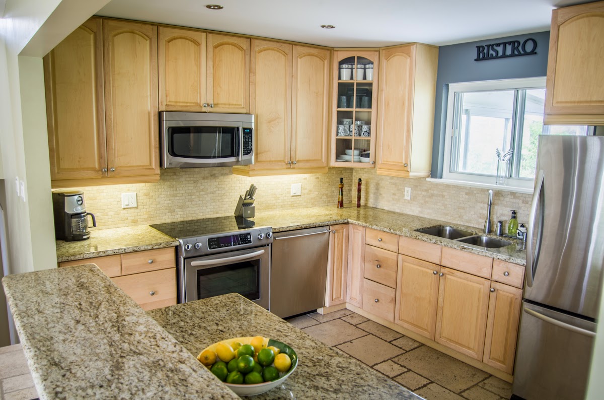 Chris Rembisz Real Estate (Featured Listings) 1403 Sandgate Cres