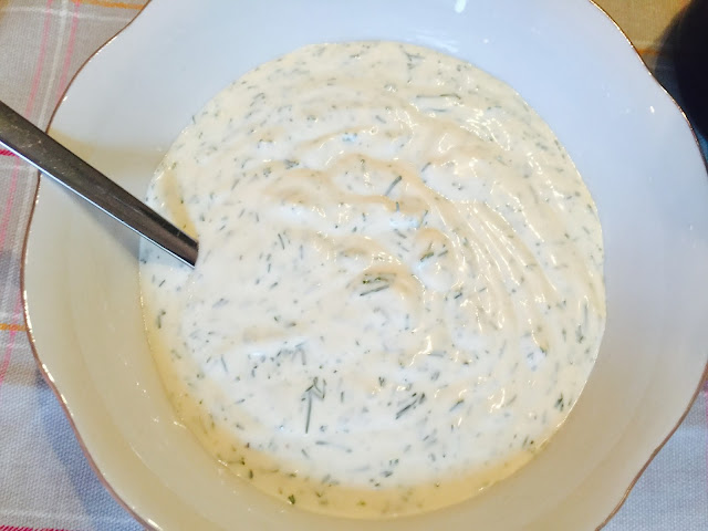 Creme fraiche, mayonnaise, dill and lemon sauce for the smoked fish
