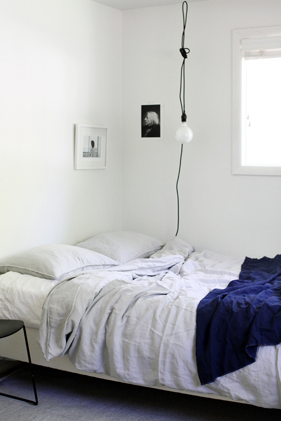 Dark blue details in the bedroom | Image via A Merry Mishap