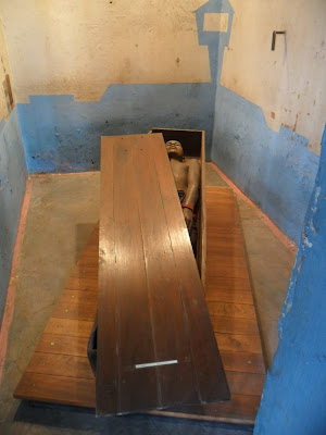 torturing-box-corrections-museum-bangkok-thailand.JPG