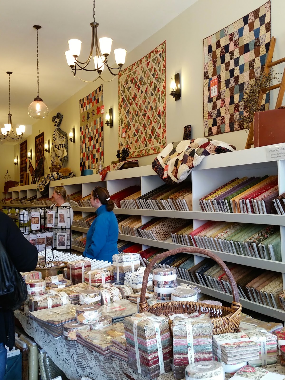 TIA CURTIS QUILTS KCMQG Quilt Retreat in Hamilton