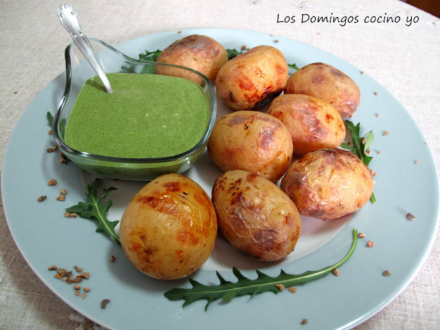 Patatas Asadas Con Salsa De Rucula
