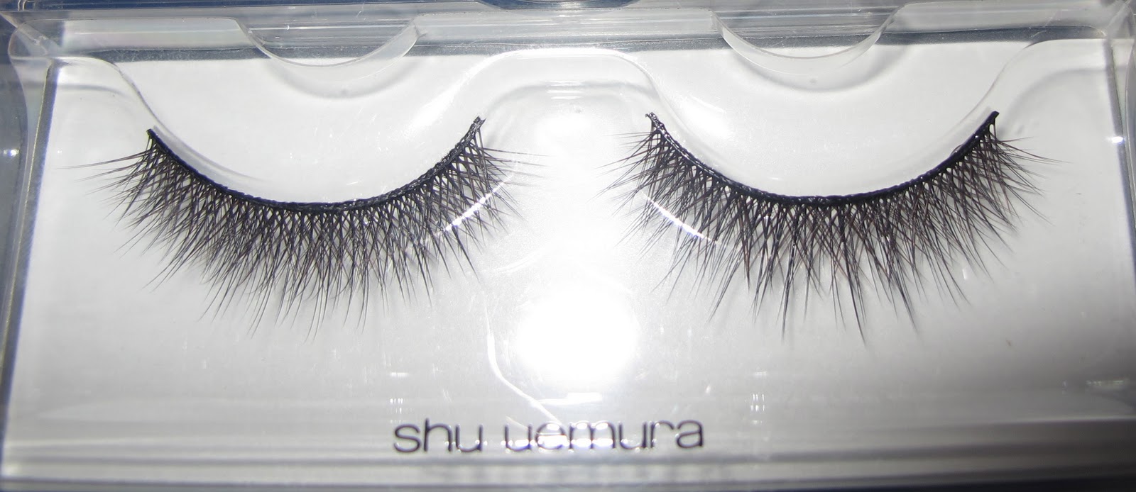 the black panties Shu Uemura Smoky Layers false eyelashes