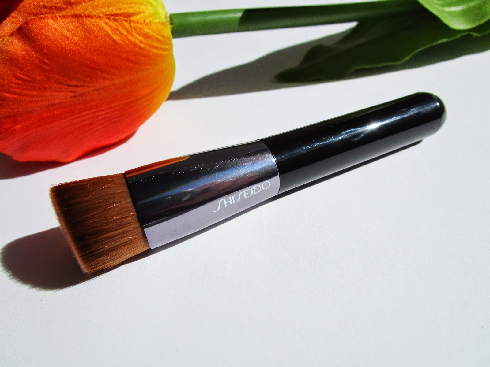 El Espejo de la BELLEZA Perfect Foundation Brush de Shiseido...la