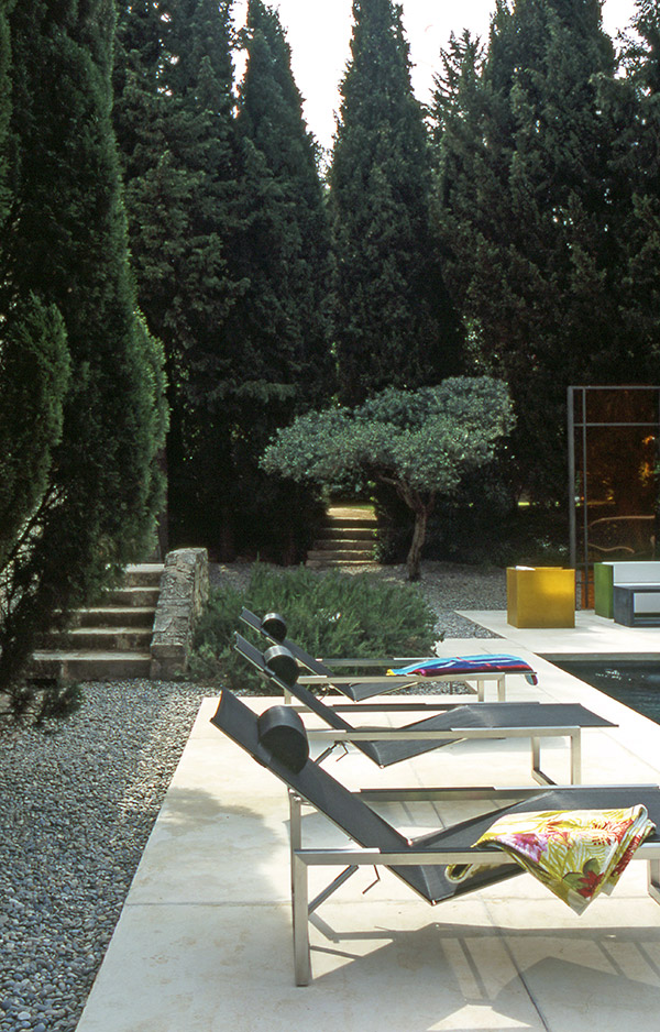 Bella decoración de patio con estilo francés bonitadecoración.com
