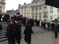 Crowds waiting to enter the d'Orsay