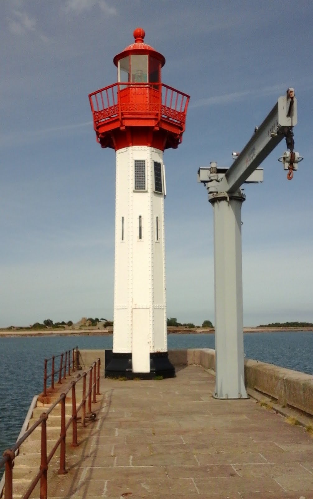 Feu de la jetée de Saint-Vaast-la-Hougue (France)