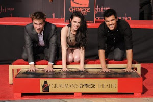 ROBERT,KRISTEN Y TAYLOR DEJANDO HUELLAS