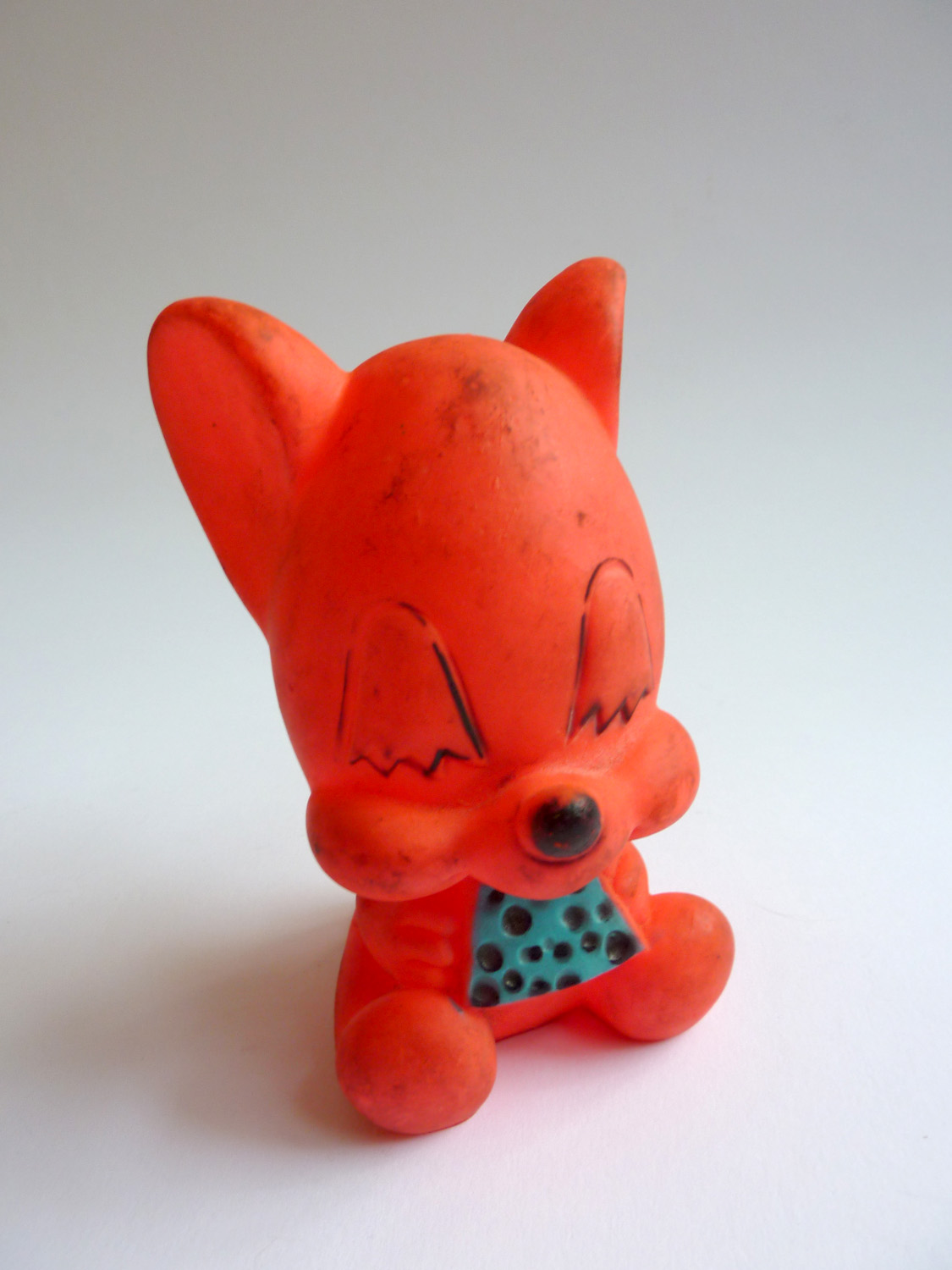 turning pages Squeaky toys