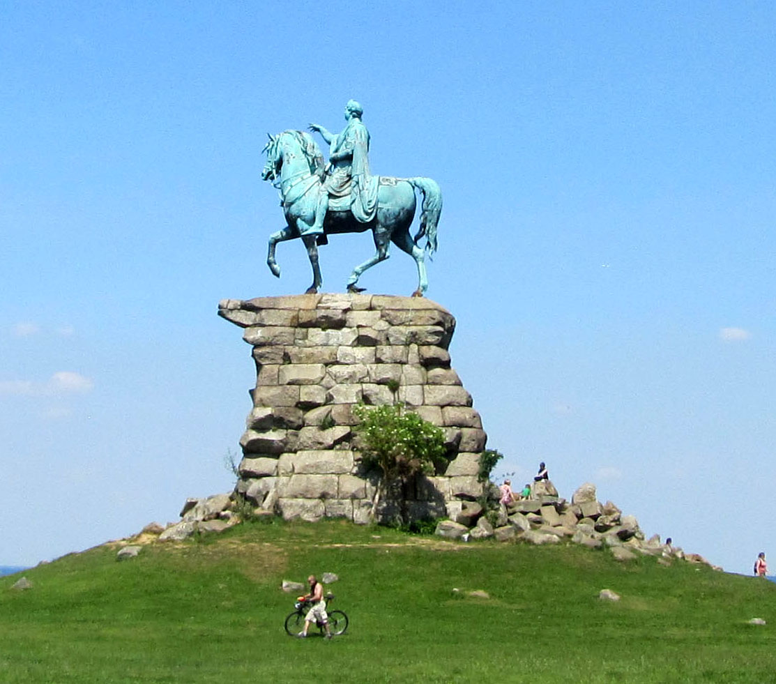 Big Apple Secrets Bowling Green Park.The tale of two monuments. Part 1