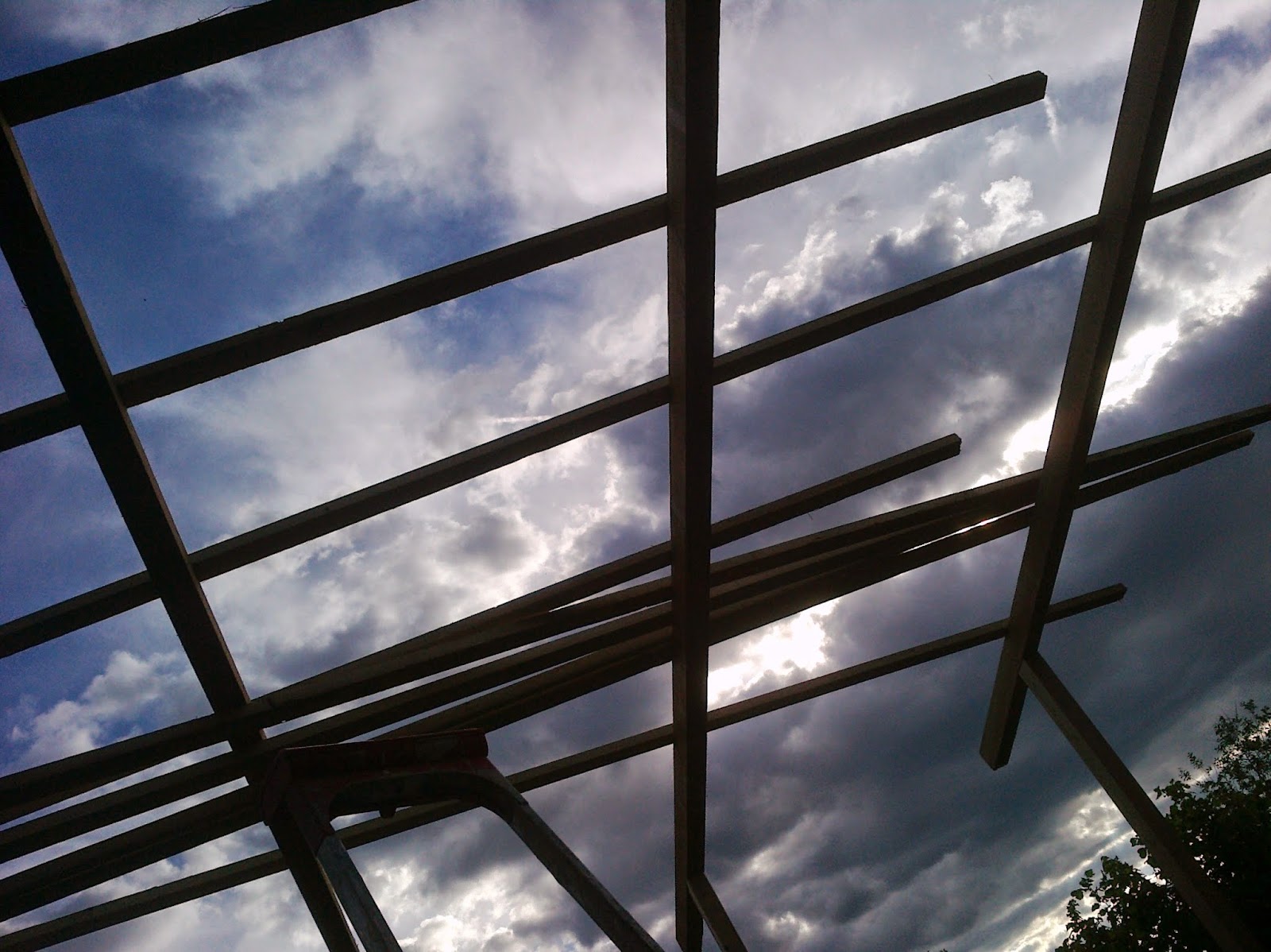 Karl Erwin und die Frau - ein Haus wird glücklich: Bau einer Pergola