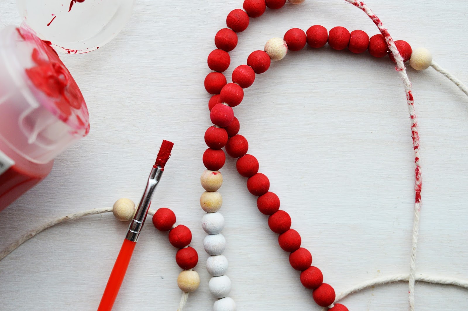 Crafter's KnowHow The Best Way To Paint Wooden Beads Motte