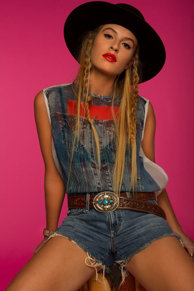 Wonky Sensitive FLETCHER Live Young Die Free