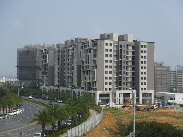 為落實勞工宜居環境,台中市政府推動的勞工住宅「新業宜家」建案,520戶勞工住宅預售屋已銷售一空,上個月也陸續完成簽約手續,預計在108年交屋。 為落實勞工宜居環境,台中市政府推動的勞工住宅「新業宜家」建案,520戶勞工住宅預售屋已銷售一空,上個月也陸續完成簽約手續,預計在108年交屋。