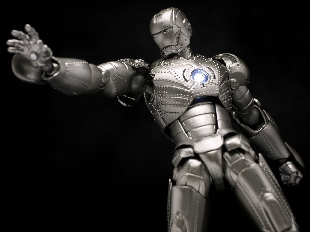 revoltech iron man mark 2