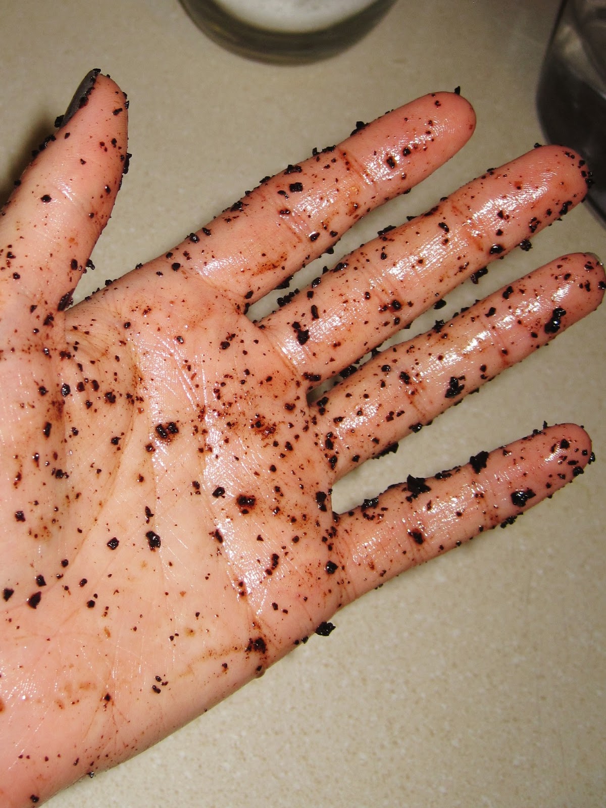 (Mostly) Natural & Handmade Beauty Tricks Olive Oil and Coffee Body Scrub