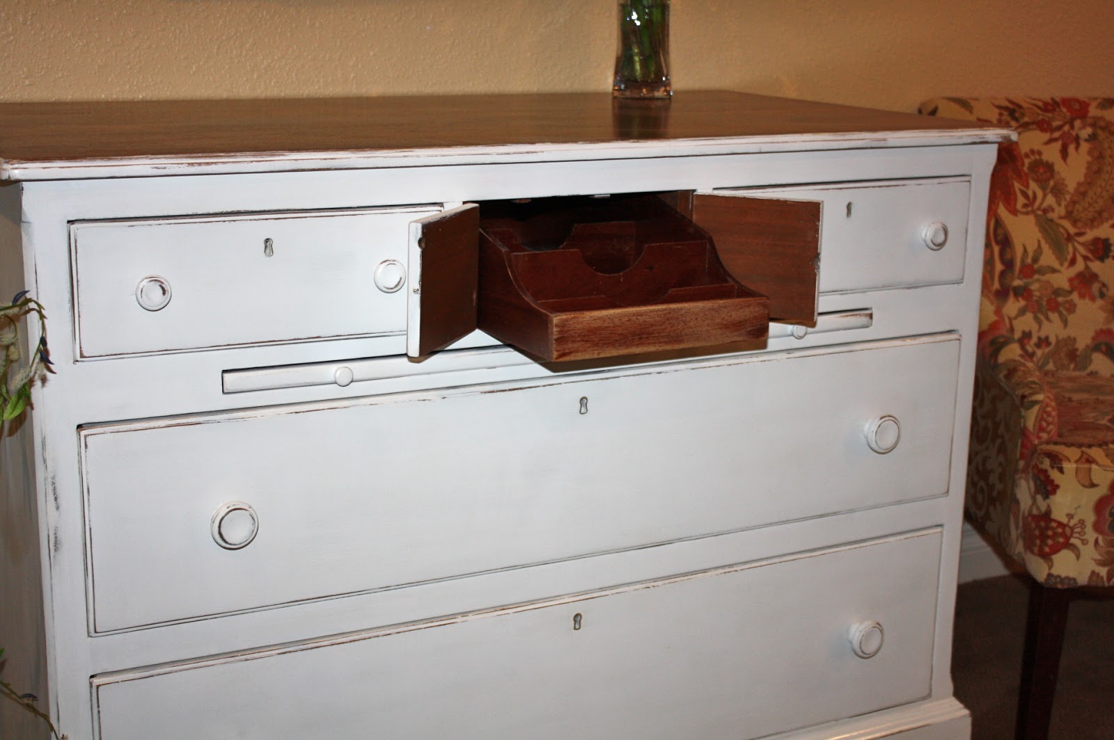 MakeMePrettyAgain Vintage Chest of Drawers