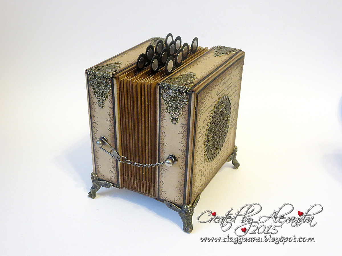 *ClayGuana Vintage Style Accordion Pockets Album