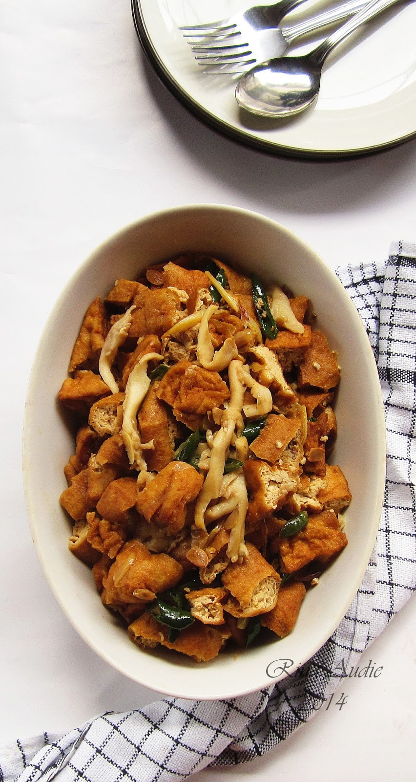 Tahu Jamur Tiram Masak Tauco Dan Cabe Ijo D a p u r M a