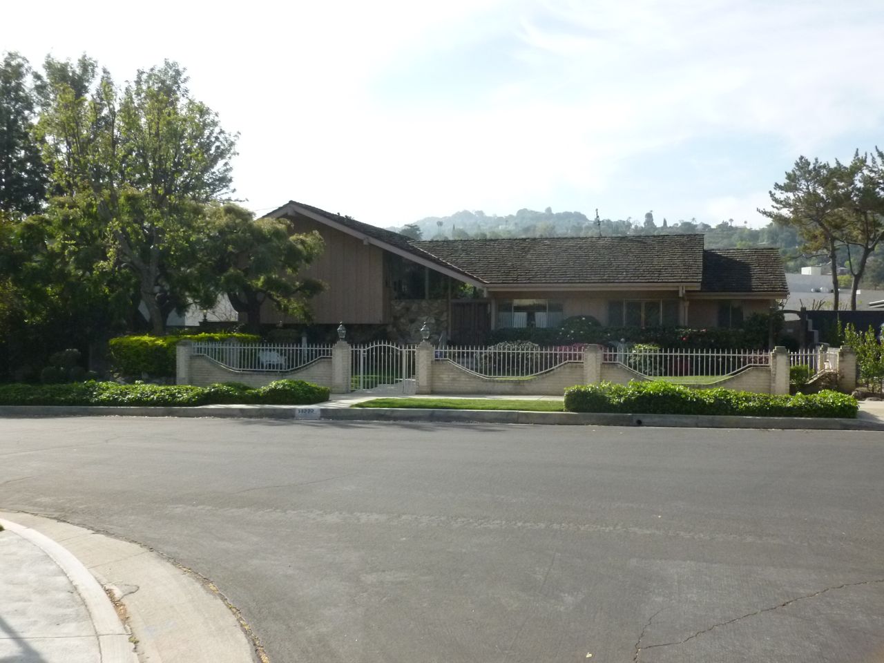 Experiencing Los Angeles Brady Bunch House, Studio City ("Hollywood