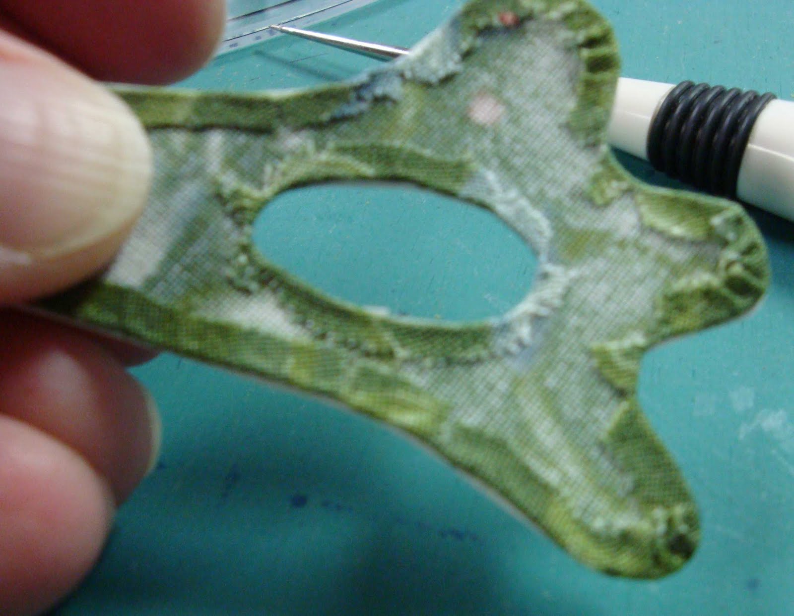 FABRIC THERAPY Glue stick applique, the tutorial PART THREE...