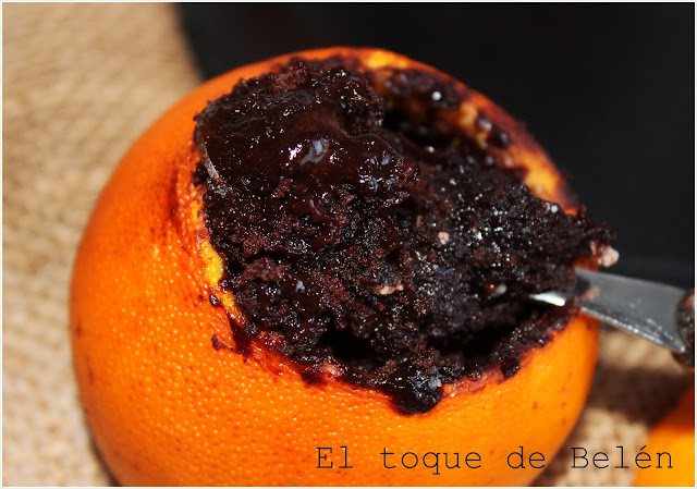 Brownie  De Chocolate,  En Una Naranja  
