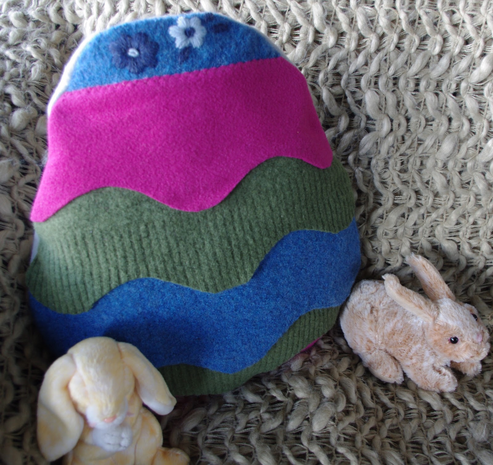 Creative "Try"als Easter Egg Pillow