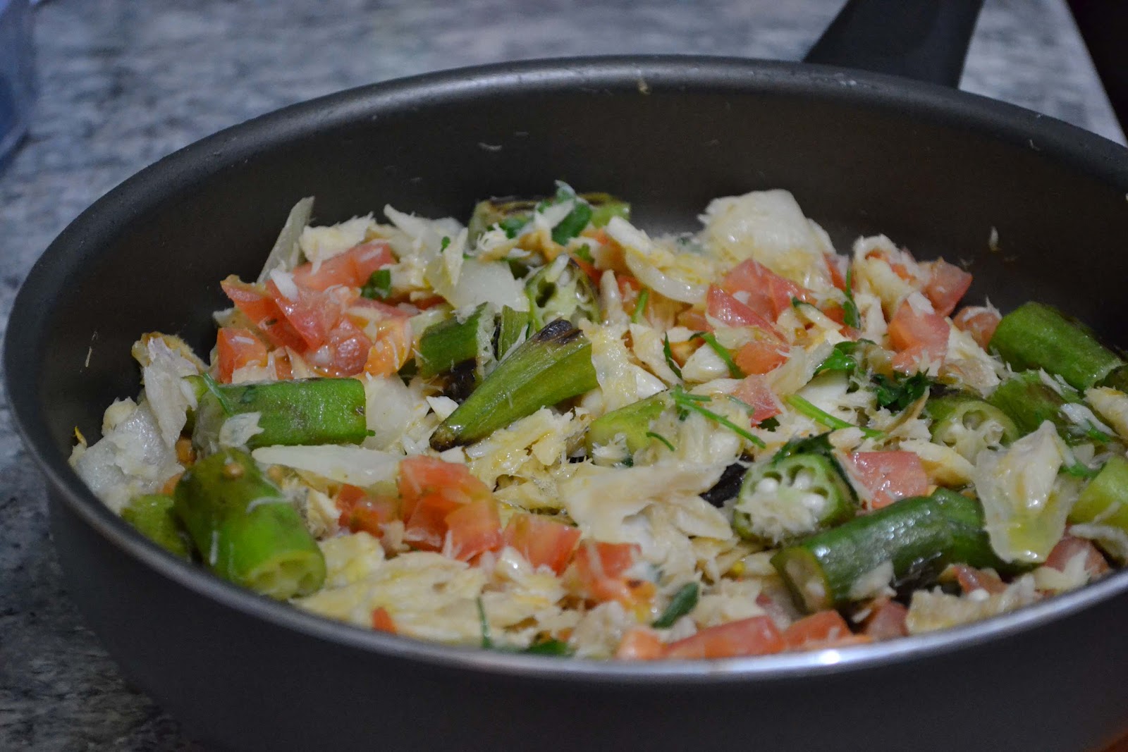 Frigideira de bacalhau com quiabo