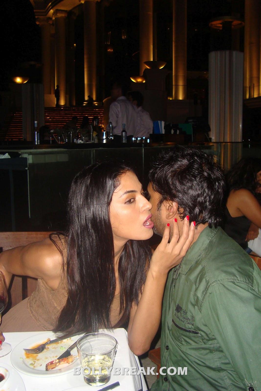  Veena Malik Hemant Madhukar  kissing - (8) -  Veena Malik Hemant Madhukar Leaked Private Pics