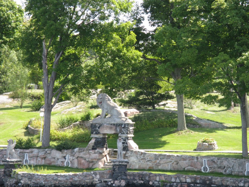 Kelly Gardens Garden Ornament