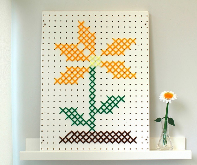 DIY pegboard cross stitch picture. ⋆ Lazy Daisy Jones
