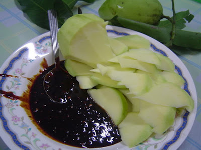 TERLIUR TENGGOK. COLEK MANGGA MUDA SELALUNYA LEBIH