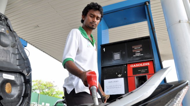 Petrol scarcity on the morning of the budget day Petrol scarcity on the morning of the budget day