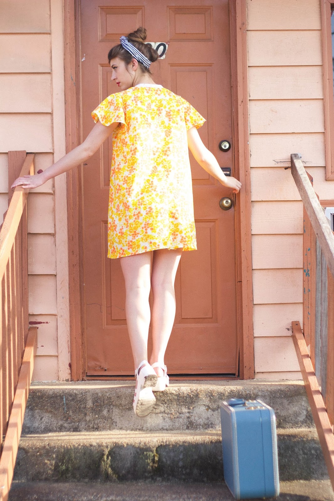 style, fashion, retro, 60's, floral shift dress, old motel, girly, feminine, personal style blogger, movie blogger, costume design,taylor swift, vintage